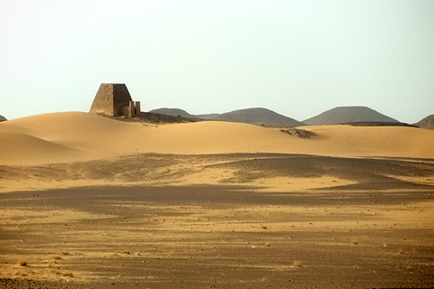 http://www.transafrika.org/media/Sudan/Meroe Pyramide.jpg